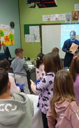 3ο ΔΗΜΟΤΙΚΟ ΣΧΟΛΕΙΟ ΒΕΡΟΙΑΣ: Εκδήλωση  για την Παγκόσμια Ημέρα Παιδικού Βιβλίου