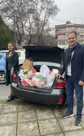 Παράδοση ειδών πρώτης ανάγκης από το 6ο Δημοτικό Σχολείο Βέροιας στο Κοινωνικό Παντοπωλείο Βέροιας