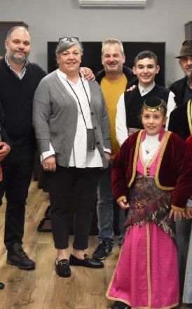 Χριστουγεννιάτικα Κάλαντα στον Δήμο Νάουσας Μήνυμα αγάπης, αλληλεγγύης και κοινωνικής συνοχής από σχολεία, συλλόγους και δομές