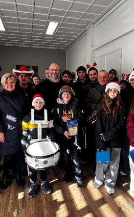 Πρωτοχρονιάτικα κάλαντα από τη Φιλαρμονική Εταιρεία Νάουσας στο Δημαρχείο