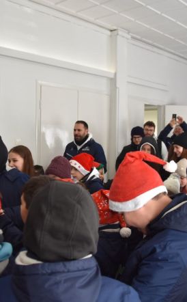 Πρωτοχρονιάτικα κάλαντα από την Κολυμβητική Ακαδημία «Νάουσα» στο Δημαρχείο Νάουσας