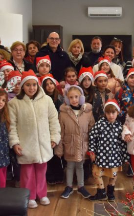 Κάλαντα από το Λύκειο Ελληνίδων Νάουσας στο Δημαρχείο