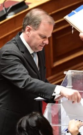 Με 154 ψήφους πέρασε η πρόταση της ΝΔ  για παραπομπή του Κ. Καραμανλή -Προκαταρκτική για διερεύνηση του αδικήματος της παράβασης καθήκοντος (πλημμέλημα)
