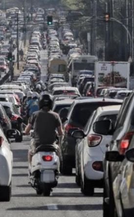 Σε πλήρη εφαρμογή πλέον ο νέος Κώδικας Οδικής Κυκλοφορίας για οχήματα, οδηγούς και συνοδηγούς -Αναλυτικά, τα «τσουχτερά» πρόστιμα για τις πιο συχνές παραβάσεις 