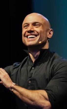 THN ΚΥΡΙΑΚΗ 25 ΙΑΝΟΥΑΡΙΟΥ Stand Up Therapy: Από-Μηχανής Άνθρωπος,  ένα βιωματικό ταξίδι με τον Μάνο Χατζημαλωνά, στη Στέγη