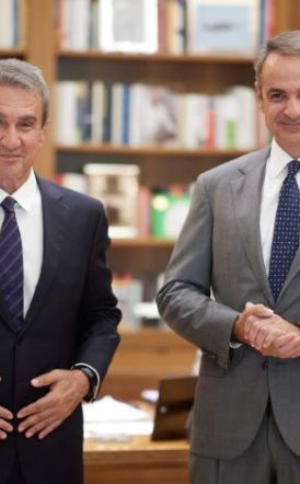Στη Νέα Δημοκρατία προσχώρησε χθες, ο πρ. υπουργός  του ΠΑΣΟΚ και πρόεδρος των  “Δημοκρατών”, Ανδρέας Λοβέρδος  Χαριλάου Τρικούπη: «Προφανώς, ήρθε η ώρα της εξαργύρωσης»