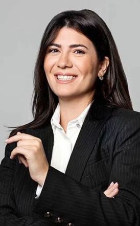 Ανάμεσα σε κρίσεις και γιρλάντες