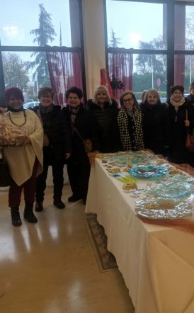 Νάουσα: Χειροποίητα διακοσμητικά  του τμήματος εργοθεραπείας του ΚΑΠΗ, στο Χριστουγεννιάτικο bazzar του Γηροκομείου 