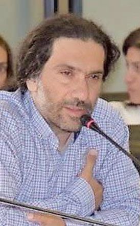 Κριτική για  ανύπαρκτες διαβάσεις από τον «Ισχυρό Δήμο» του Κώστα Παλουκίδη