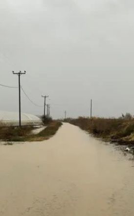 Κλειστή προς την κυκλοφορία η Δημοτική οδός από Αλεξάνδρεια έως και την Δ/Κ Λουτρού, λόγω υψηλής στάθμης υδάτων
