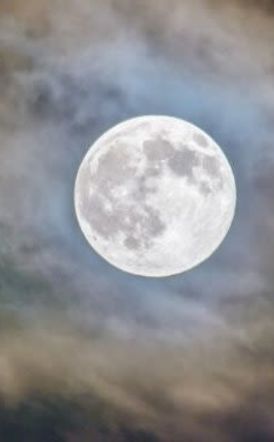 Έλαμψε χθες η «Ψυχρή Υπερπανσέληνος»