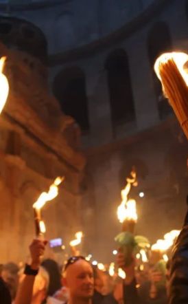 Αεροπορικώς το Άγιο Φως από τα Ιεροσόλυμα στην Αθήνα και σε 8 περιοχές της Ελλάδας