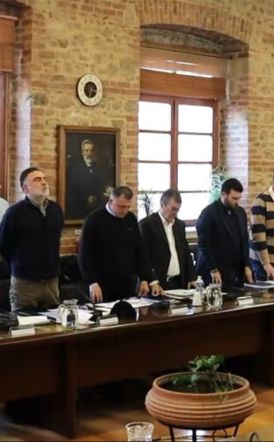 Ενός λεπτού σιγή στο Δημοτικό Συμβούλιο Βέροιας για τα θύματα των Τεμπών