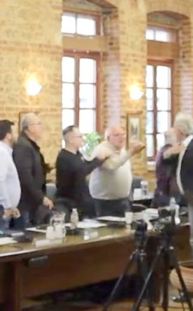 Δημοτικό Συμβούλιο Βέροιας: Πιάστηκαν στα χέρια για τον Βιολογικό
