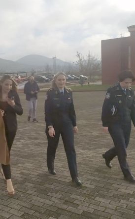 Τη Σχολή Μετεκπαίδευσης και Επιμόρφωσης Ελληνικής Αστυνομίας, στη Βέροια, επισκέφθηκε  η  Συντονίστρια του Γραφείου Πρωθυπουργού, Έλενα Σώκου