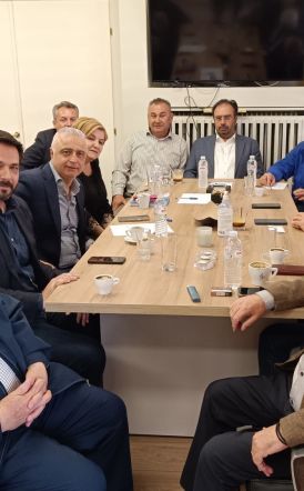 Οι δυνατότητες αντιμετώπισης του φαινομένου παραμόρφωσης των πυρηνοκάρπων  και κυρίως των ροδακίνων, εξετάστηκαν χθες  σε ευρεία σύσκεψη στην ΠΕ Ημαθίας