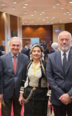 Η ΒΙΒΛΙΟΘΗΚΗ ΤΗΣ ΑΛΕΞΑΝΔΡΕΙΑΣ  ΥΠΟΔΕΧΘΗΚΕ ΤΟΥΣ ΑΛΕΞΑΝΔΡΟΥΣ ΤΟΥ ΒΑΡΛΑΜΗ  ΜΕ ΕΝΘΟΥΣΙΑΣΜΟ ΚΑΙ ΣΥΓΚΙΝΗΣΗ