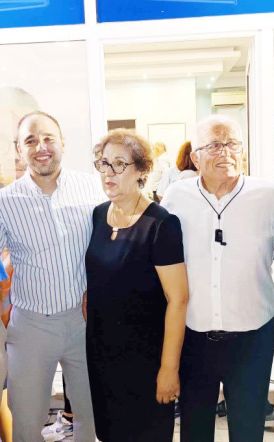 Σύσσωμη η οικογένεια Κορωνά στα εγκαίνια  του εκλογικού κέντρου