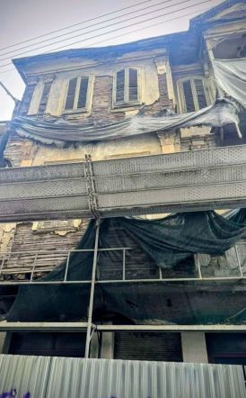 Κατεδαφίστηκε χθες λόγω επικινδυνότητας, το «αιωνόβιο» διατηρητέο της οικογένειας Θεμελή, στην Κεντρικής