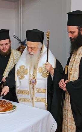 Τις Βασιλόπιτες στις Διευθύνσεις Πρωτοβάθμιας και Δευτεροβάθμιας Εκπαίδευσης Ημαθίας ευλόγησε ο Μητροπολίτης μας