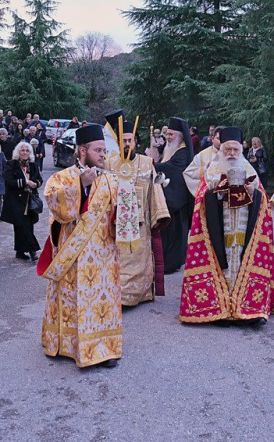 Η Παναγία Δοβρά υποδέχθηκε την Τιμία Κάρα της Αγίας Υπομονής