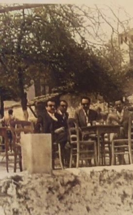 ΜεΜιαΜατια  Στο «μπαλκόνι» του παλιού καφενείου Ζάππειο