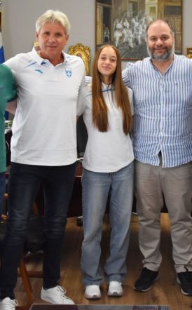 Επίσκεψη της πρωταθλήτριας του άλματος σε ύψος Ζωής Καραλιοπούλου στον Δήμαρχο Νάουσας Στήριξη και ευχές για τη συμμετοχή της στο Ευρωπαϊκό Ολυμπιακό Φεστιβάλ Νέων