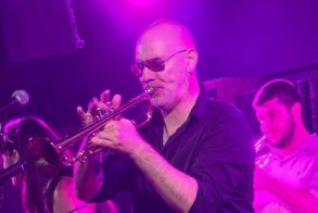 George Avramidis & The Invented Memories ανοίγουν το Naoussa Street Food Festival 2025 – Wine Edition με μια μαγευτική βραδιά jazz