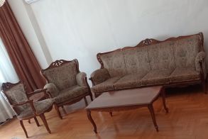 Πωλούνται χειροποίητα έπιπλα (κατόπιν παραγγελίας) από μασίφ ξύλο καρυδιάς, σε άριστη κατάσταση (Φωτογραφίες)