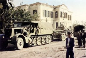 ΜεΜιαΜατια Πλατεία Ωρολογίου, στη Βέροια, Απρίλιος 1941
