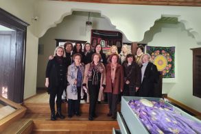 Η Πρόεδρος και τα μέλη του Διοικητικού συμβουλίου του Συλλόγου Μικρασιατών Ν Ημαθίας στο Αρχοντικό Σαράφογλου