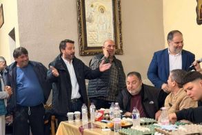 Στα Λευκάδια ο Τάσος Μπαρτζώκας για το πασχαλινό έθιμο των αυγομαχιών