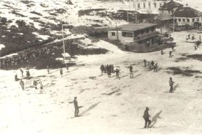 ΜεΜιαΜατια Το χιόνι απλώνεται πλατύ και φωτεινό πάνω στις πλαγιές του Σελίου...