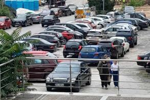 Χαμός με τα σταθμευμένα αυτοκίνητα στο Δικαστικό Μέγαρο Βέροιας-Τι θα γίνει όταν λειτουργήσει και το νέο Διοικητήριο;