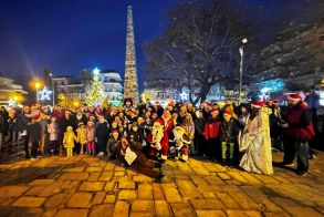Ένα εντυπωσιακό 1st Naoussa Santa Parade γέμισε τη Νάουσα χαμόγελα και γιορτινή διάθεση