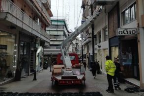 Απλώνεται ο μπλε ουρανός στον εμπορικό πεζόδρομο της Βέροιας