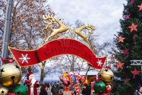Η ώρα του Αη Βασίλη, του οικοδεσπότη της Πλατείας Εληάς!