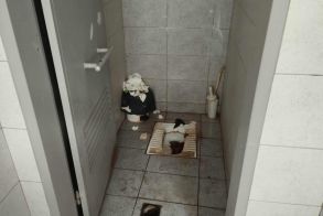 Αηδιαστική η πραγματικότητα της μοναδικής δημόσιας τουαλέτας στη Βέροια