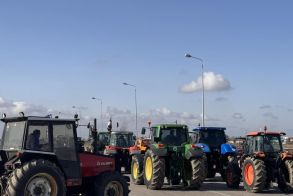 Αποχώρησαν και από τα Μάλγαρα οι αγρότες με τα τρακτέρ τους