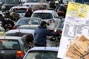 ΑΑΔΕ: Στέλνει ραβασάκια για ανασφάλιστα οχήματα, με πρόστιμα έως 1.000 ευρώ - Εντός των επόμενων ημερών ανοίγει νέος γύρος διασταυρώσεων