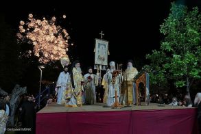 Η τελετή Αναστάσεως και Πασχαλινή θεία Λειτουργία στη Βέροια
