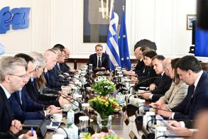 Σήμερα στο Προεδρικό Μέγαρο παρουσία του ΠτΔ Ορκίζεται η νέα Κυβέρνηση που προέκυψε από τον χθεσινό ανασχηματισμό -Υφυπουργός Ανάπτυξης ο ημαθιώτης βουλευτής Λάζαρος Τσαβδαρίδης -Ποια είναι η νέα σύνθεση του κυβερνητικού σχήματος