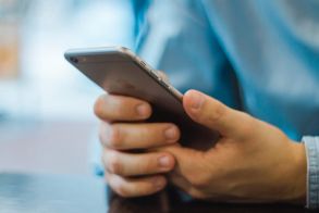 Πως οι απατεώνες βρίσκουν τα τηλέφωνα σας και στέλνουν ψεύτικα SMS για το Fuel Pass