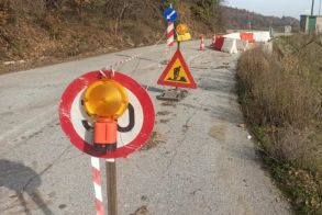 Αποκατάσταση κατολίσθησης στον δρόμο Νάουσας – Αρκουδοχωρίου από συνεργείο του Δήμου 