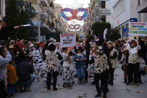 Ολοκληρώθηκε η Αποκριά σε όλη την Ημαθία  Κέρδισε το στοίχημα η Βέροια: Ξεπέρασε κάθε προσδοκία η 2η Γιορτή Αποκριάς, με παλμό και χιλιάδες κόσμου στη μεγάλη παρέλαση