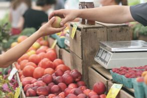 Δέσμευση Θεοδωρικάκου για ενίσχυση, αναβάθμιση και θωράκιση των Λαϊκών Αγορών