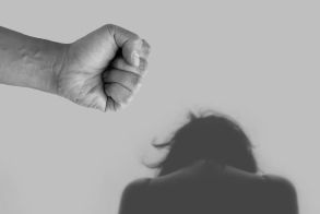 «Γυναικεία Κακοποίηση: Μια πραγματικότητα που δεν μπορούμε πια να αγνοούμε»