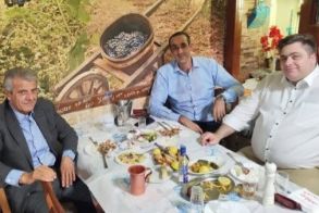 Βουτσινάς,  Δημητριάδης και Δασκαλάκης  σε χαλαρή έξοδο στα Καμίνια
