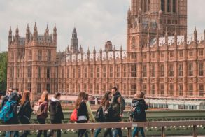 Η Βρετανία επιστρέφει στο Erasmus από το 2027