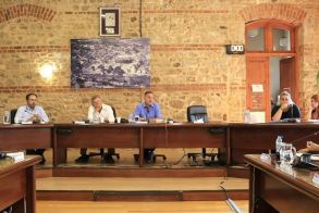 Δημοτικό Συμβούλιο Βέροιας: Έργα, δρόμοι, αποκατάσταση κτιρίων, παιδικές χαρές, ηλεκτρονικά ποδήλατα, ΔΕΥΑΒ, στα προ ημερήσιας